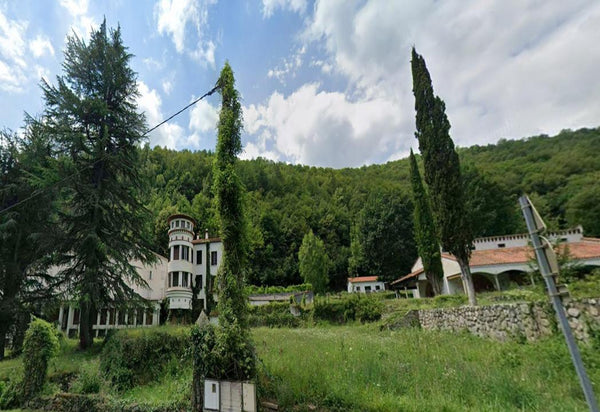 Hotel Estamariu, abandoned place in France