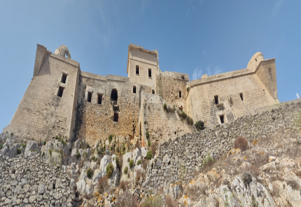 Hidden Castle, abandoned place in Italy