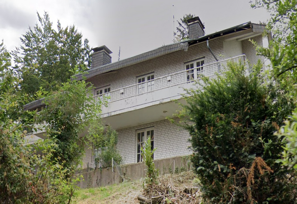 Sick House Traces, abandoned place in Germany