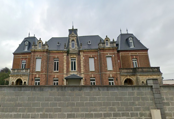 King's Manor, abandoned place in France