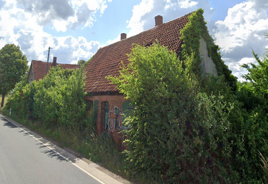 Maison Ancienne Sous Tempête Gelée ( Amateur )
