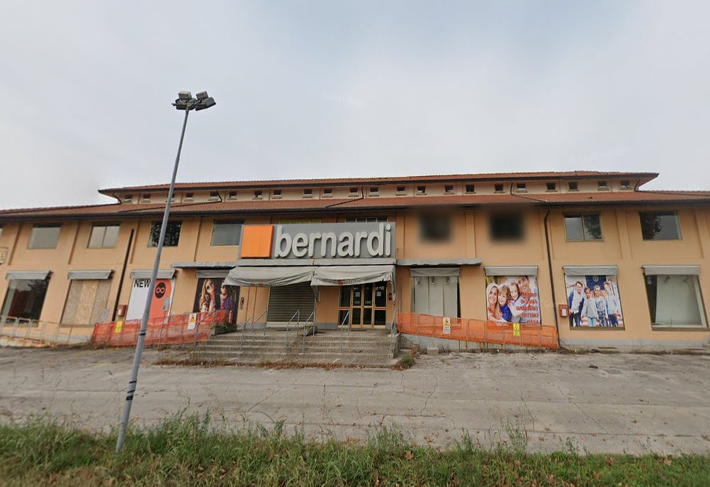 No purchases, abandoned place in Italy