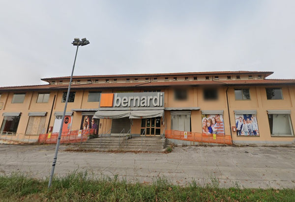 No purchases, abandoned place in Italy