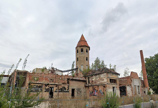 Silent Installation in Industrial Noise, abandoned place in Germany